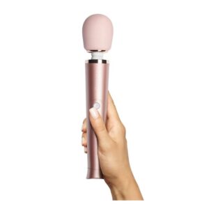 LE WAND PETITE RECHARGEABLE VIBRATING MASSAGER ROSE GOLD